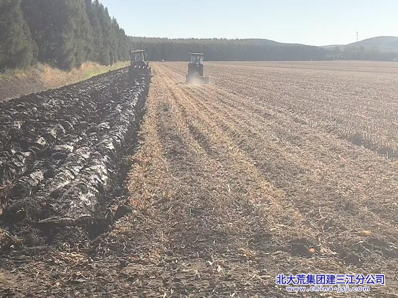 四区旱田翻地 (1).jpg