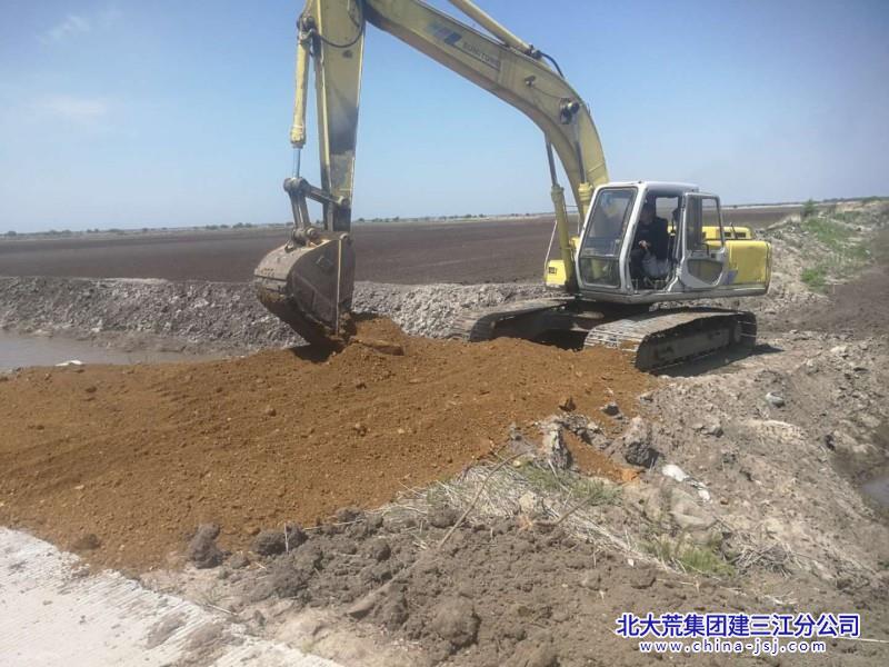 2023二区修路修沟渠路口及沟边整形 (14).jpg