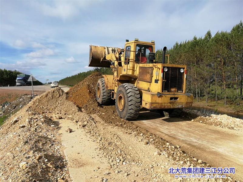 2023二区修路修沟渠路口及沟边整形 (77)800乘600.jpg