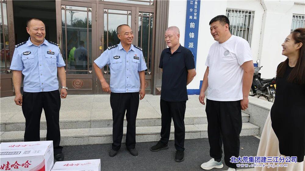 1.慰问现场 摄影作者：黄丹丹.jpg