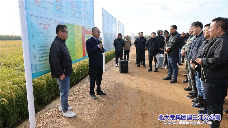 观摩现场 李敏摄.jpg