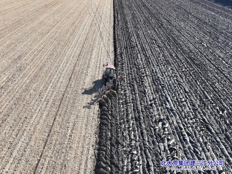秋收整地翻地 (2).jpg