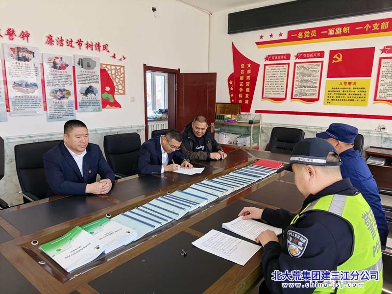 安全教育宣传照片_副本.jpg 安全教育宣传照片_副本.jpg