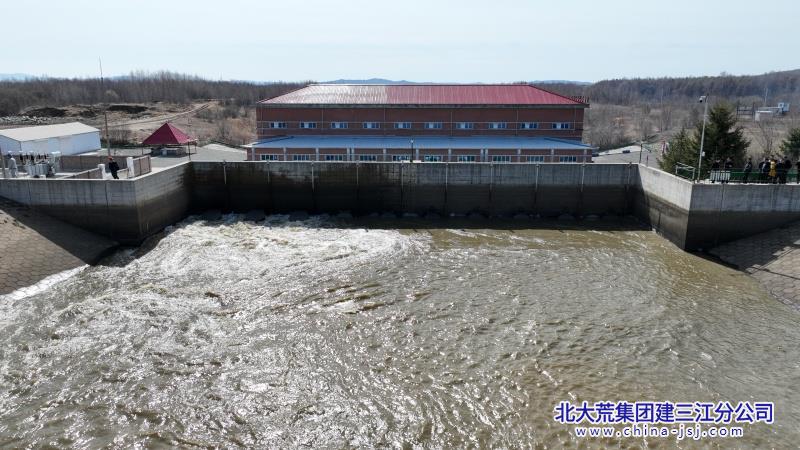【基层动态】八五九农场一江春水润良田 开闸送“暖”绘新篇1_副本.jpg