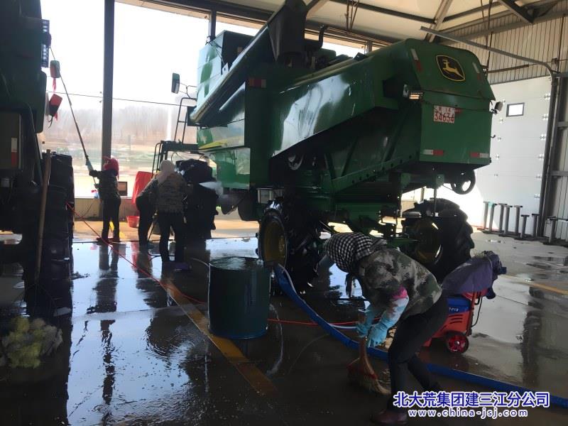 清洗农机局(1).jpg 清洗农机局(1).jpg
