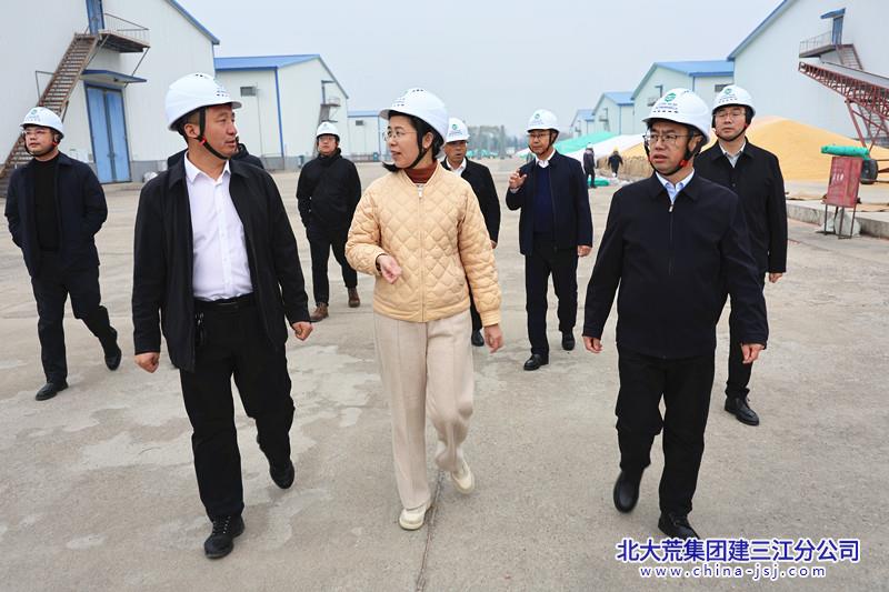 华联粮油一行参观粮食仓储库 摄影 李玉龙_副本.jpg